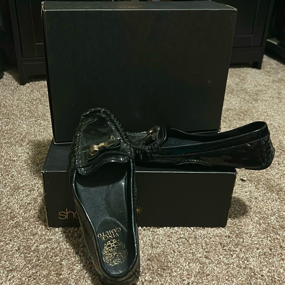Vince Camuto Patent, leather loafers! Black with gold accessories
